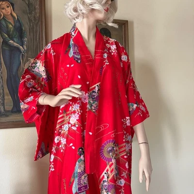 Vestido Kimono Vintage Años 90 Bata Rojo y Rosa Estampado Geishas Festival Japón S/M Foto 1 de 4