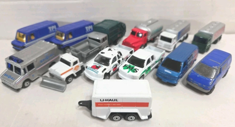 Lot of Dozen Maisto Commercial Trucks - Image 1 of 4