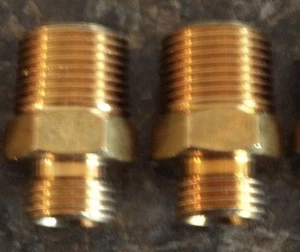 SET BESTEHEND AUS 2 1/4 X 3/8 MESSINGVERSCHRAUBUNG, VERBINDER, ROHRADAPTER - Bild 1 von 1