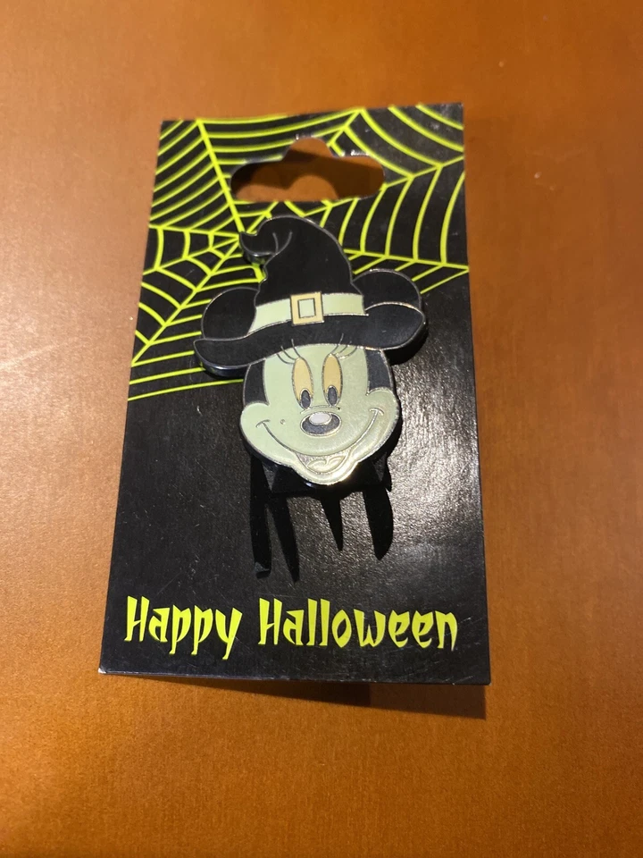 PIN DE BRUJA MINNIE HALLOWEEN Ratón de fieltro que brilla en la oscuridad Disneyland NUEVO Foto 1 de 4