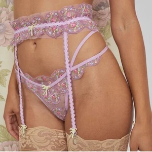 Neu mit Etikett For Love & Lemons Daphne bestickt Glitzer Blumen lila Strumpfgürtel - Medium - Bild 1 von 11