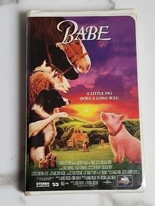 Babe (VHS, 1995) Clamshell MCA Universal Pig James Cromwell Jim Henson Tested - Picture 1 of 12