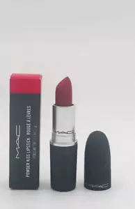 MAC Powder Kiss Rossetto Rouge A levres #935 RUBINO NUOVO 0,1 once / 3 g *NUOVO CON SCATOLA* - Foto 1 di 1