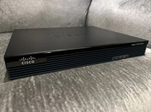 Cisco 1921/K9 2 Port Wireless Router (1921) - Bild 1 von 4