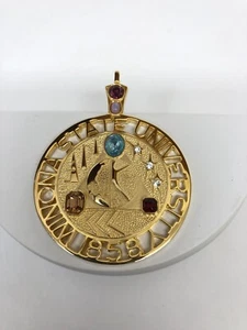 Vintage Winona State U Medaille Anhänger goldfarben künstliche Edelsteine MN College Sammlerstück - Bild 1 von 4