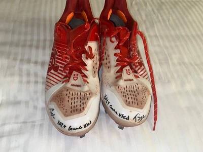 Botines usados Thomas Saggese St Louis Cardinals firmados automáticamente 2024 juego. Foto 1 de 4