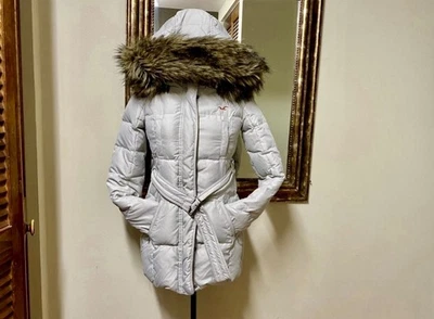 Parka acolchada de plumón Hollister Co. Foto 1 de 4