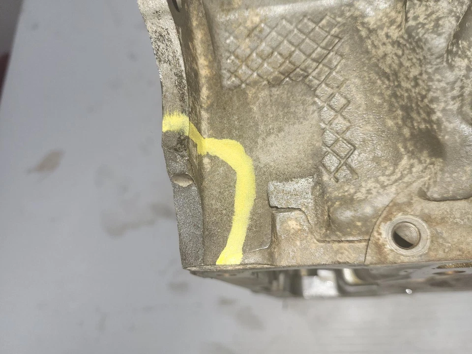 Used Left Engine Cylinder Head fits: 2011 Jaguar Xf 5.0L 6.35mm pitch main timin - Изображение 1 из 4