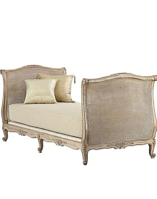 Luis XV... Sofá cama de ratán francés de lujo para tratamientos de ventanas Foto 1 de 2