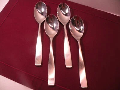 Juego de 4 cucharas sopera Mikasa RIVERSIDE patrón 18/0 acero inoxidable lugar ovalado 7 1/2" Foto 1 de 4