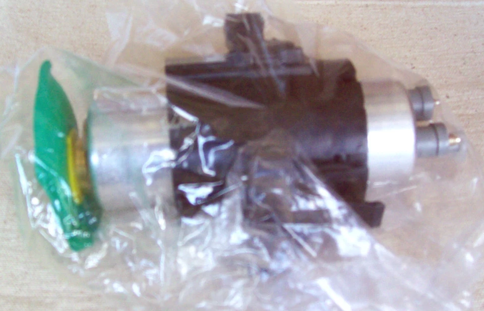 Bomba de combustible - 16 14 1 183 009 - BMW 530i/540i/740i/740iL, 93-95 Foto 1 de 1