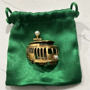 Signed Tortolani 3D Trolley Street Car Gold Tone Vintage Brooch - Picture 1 of 5