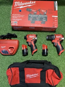Milwaukee M12 12V 3494-22 kit combinato subcompatto 2 utensili percussione e trapano senza spazzole - Foto 1 di 2