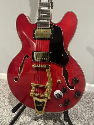 Guitarra Eléctrica Jazz Semi-Hueca Rojo Cereza ES-335 H-H Pastilla Puente Vibrato Grande Foto 1 de 4