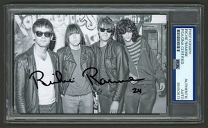 Richie Ramone Signed Photo (PSA) Drummer Ramones Punk Band Musician - Picture 1 of 2