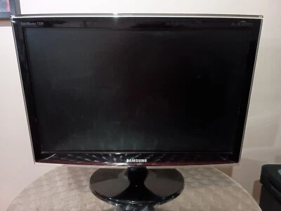 Samsung T220HD LCD Monitor - Image 1 of 3