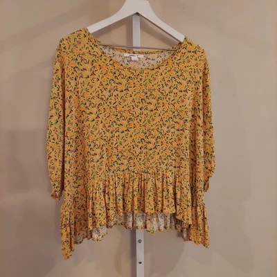 Top O'Neill Grande Amarillo Floral Volantes Dobladillo Dolman Manga Corta Casa de Hada Foto 1 de 4