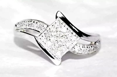 Anillo envolvente de diamantes pavé de oro blanco de 10 quilates de 2,40 g de 0,10 quilates talla N Foto 1 de 4