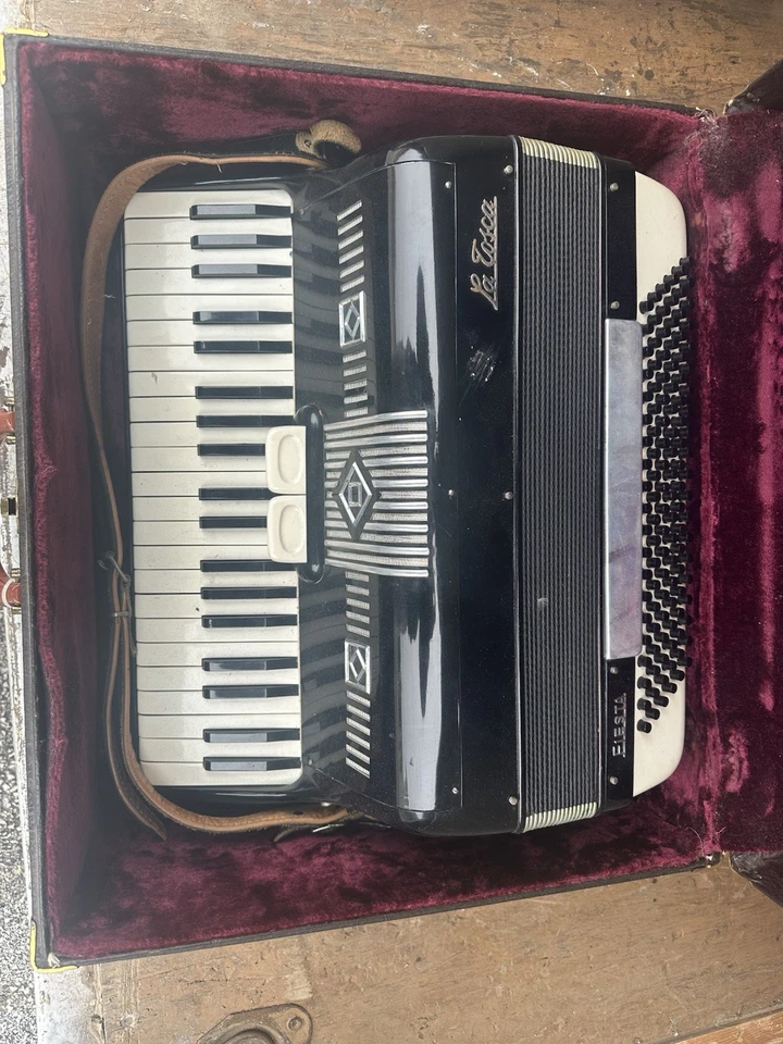 La Tosca Fiesta Accordion  Made In Italy Good Condition - Image 1 of 4