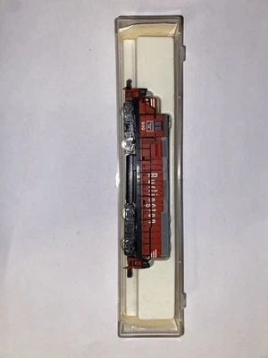 N Scale LIFE-LIKE BURLINGTON S7818 GP-40 Diesel Locomotive #989 In Box - Image 1 of 4