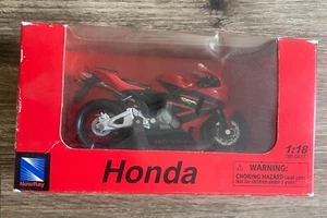 New  1:18 die cast Honda CBR600RR Red  2005 New in Original Unopened box - Picture 1 of 5