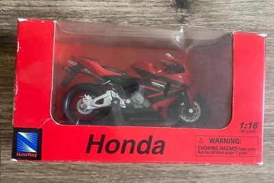 New  1:18 die cast Honda CBR600RR Red  2005 New in Original Unopened box - Image 1 of 4