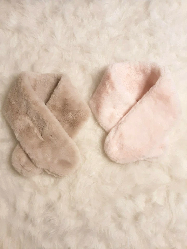 ¡NUEVO SIN ETIQUETAS! Bufanda de invierno de piel sintética beige rosa para niñas talla única Foto 1 de 1