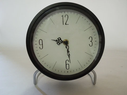 Vintage Metal Quartz Desk / Shelf Clock Glass Lens 8" Tall IMAX Corp Cover
