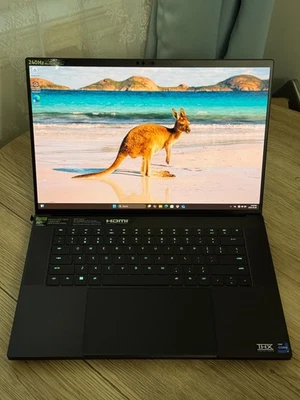 Razer Blade 16 - RZ09 16"/i9 14900HX/32GB RAM 1TB SSD/NVIDIA RTX 4070 8GB GPU - Image 1 of 4