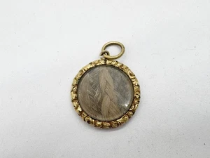 ANTICO CIONDOLO MEDAGLIONE LUTTO VITTORIANO ORO LAMINATO 9 CT PER COLLANA DONNA - Foto 1 di 4