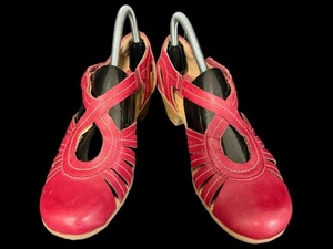 Softspots Damenschuhe Größe 8 WEIT rot Leder Klettverschluss geschlossene Zehe Pumps - Bild 1 von 8