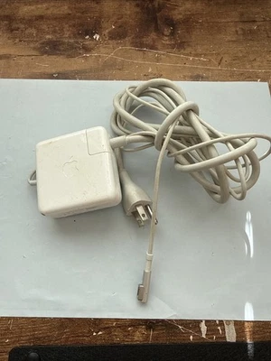Apple A1344 60W MagSafe Power Adapter for MacBook and MacBook Pro - Image 1 of 3