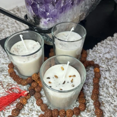 Набор из 3 свечей - крем с корицей Brûlée Tiger Eye прозрачный и розовый кварц 528 Гц настоянный - Изображение 1 из 4