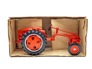 1/16 Allis Chalmers G Tractor - Picture 1 of 3