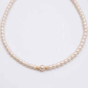 Collana filo perle naturali perla centrale sfere diamantate in oro giallo 18 kt - Foto 1 di 1