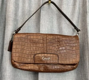Mini bolso sin asas Coach Croc marrón en relieve - Imagen 1 de 19
