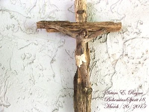 Artist Arturo E.Reyna ~CHRIST~ MIRACLE OF NATURE WEATHERED WOOD WALL CRUCIFIX - Picture 1 of 10