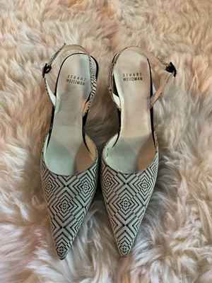 STUART WEITZMAN GAMUZA CON CORREA DE CUERO PATENTADO, TALLA 7M Foto 1 de 4