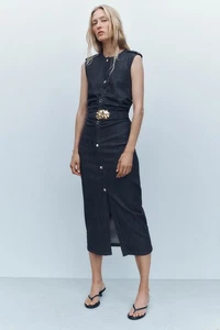 NUEVO CON ETIQUETAS VESTIDO MIDI DENIM DRAPEADO CON CINTURÓN ZARA Z1975 L $79 - Imagen 1 de 8