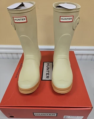 NIB: Hunter Women Original Short Boot - Color: Gravel/Biscuit: Size 9 - Image 1 of 4