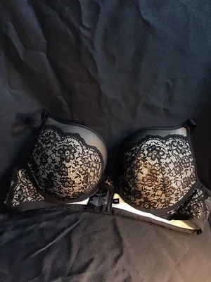 SUJETADOR TORRID Curve 46D PUSH UP ENCAJE NEGRO CON AROS CORREAS AJUSTABLES Foto 1 de 4