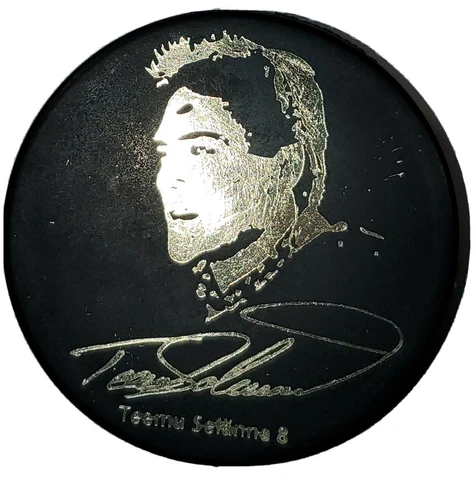 TEEMU SELANNE RARE STAMPED ON SIGNATURE VINTAGE OFFICIAL TEAM JOKERIT OLD PUCK Cover