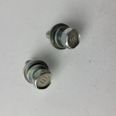 Комплект из 2 болтов защелки заднего люка 2002-2005 Mitsubishi Eclipse от оригинального производителя - Изображение 1 из 3