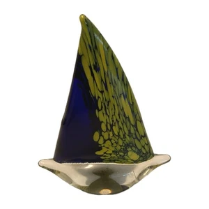 Scultura/peso carta barca a vela in vetro artistico stile Murano blu cobalto giallo vortice - Foto 1 di 6