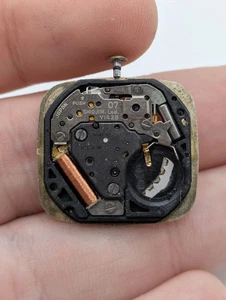 Lorus Shiojiri Ltd. Y142B Quartz Watch Movement No Jewels Japan UNTESTED 27.5mm - Picture 1 of 8