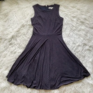 Vestido de verano acampanado y ajustado con patrón de puntos loft - Imagen 1 de 8