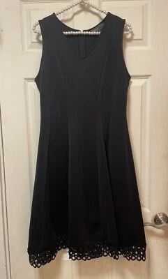 Vestido Donna Ricco para mujer talla 10 línea A negro fluido encaje recortado cremallera LBD USADO EN EXCELENTE ESTADO Foto 1 de 4