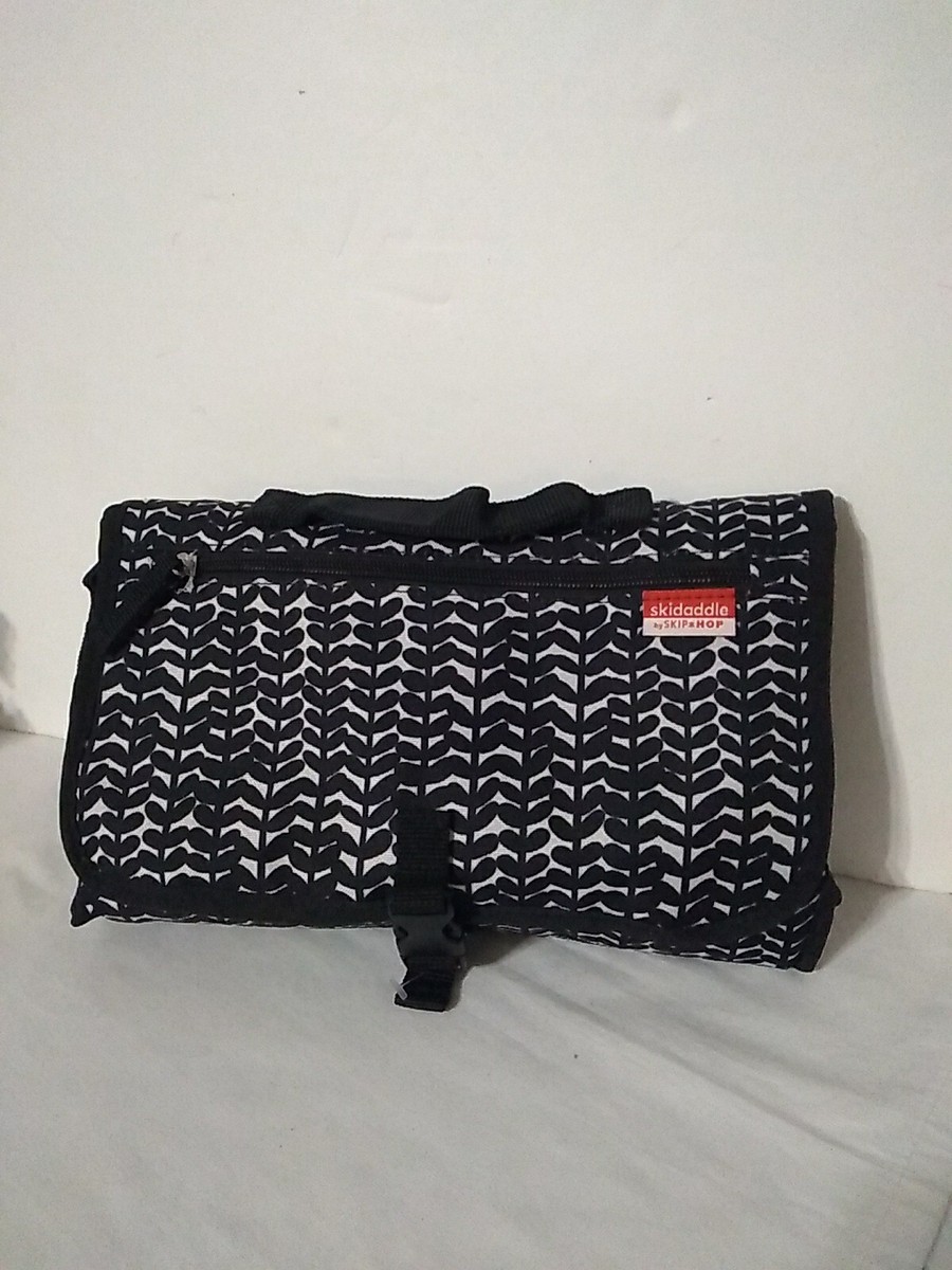 Skip Hop Pronto Signature Changing Station Abstract Dots Skip