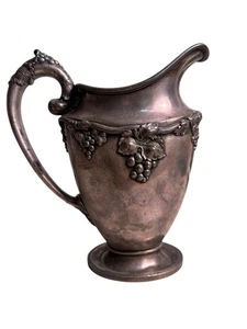 Antiker Silberkrug mit Traubenmotiv - Bild 1 von 8