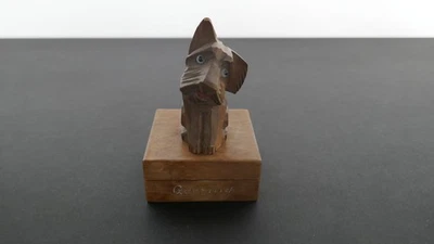 Kleine Holzdose um 1930 aus Garmischmit einem geschnitzten Fox Terrier - Bild 1 von 4